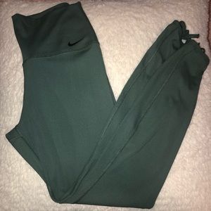 N i k e  l e g g i n g s